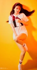 韩国气质女生Jennie紧身牛仔裤系列杂志写真图集