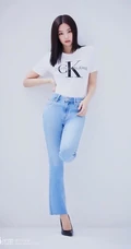韩国气质女生Jennie紧身牛仔裤系列杂志写真图集