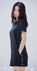 韩国气质女生Jennie紧身牛仔裤系列杂志写真图集