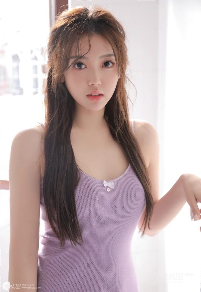 精选魔鬼身材高颜值气质女生赵晨希连衣裙短裙浴室写真图片
