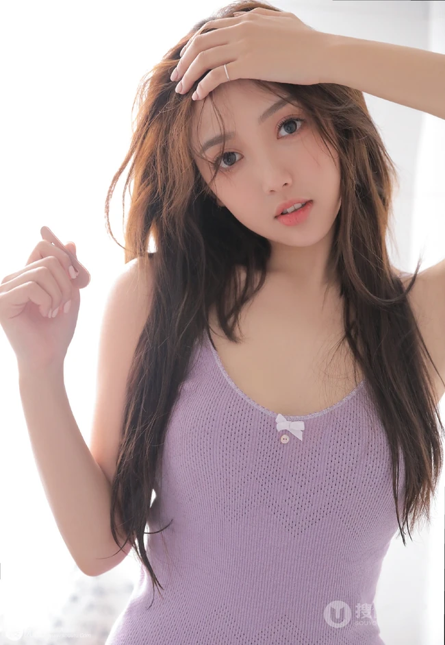 精选魔鬼身材高颜值气质女生赵晨希连衣裙短裙浴室写真图片