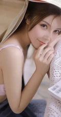 甜美白皙美丽肩带牛仔裤家居服女生罗伊清新室内写真图片