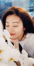 景甜白T短袖清新居家休闲装动人写真图片
