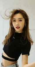 宣璐排练舞蹈气质动感图片，紧身背心牛仔裤，尽显动人纤细线条
