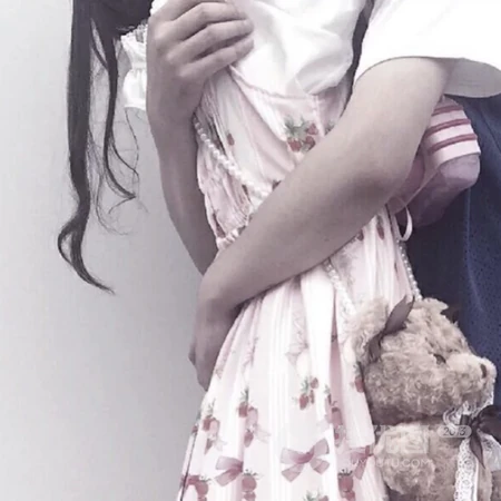 真人小情侣接吻自拍头像，男女生一人一半情侣头像