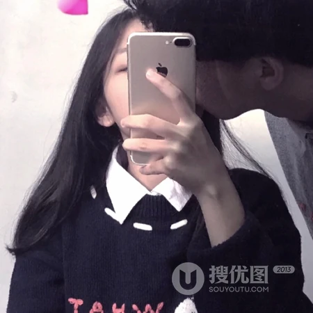 真人小情侣接吻自拍头像，男女生一人一半情侣头像