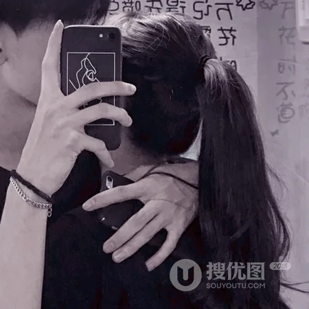 真人小情侣接吻自拍头像，男女生一人一半情侣头像