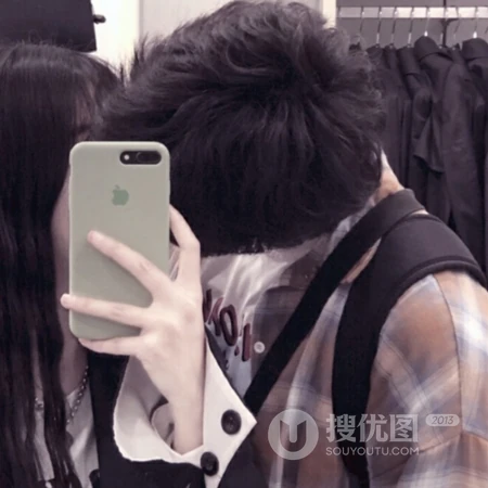 真人小情侣接吻自拍头像，男女生一人一半情侣头像
