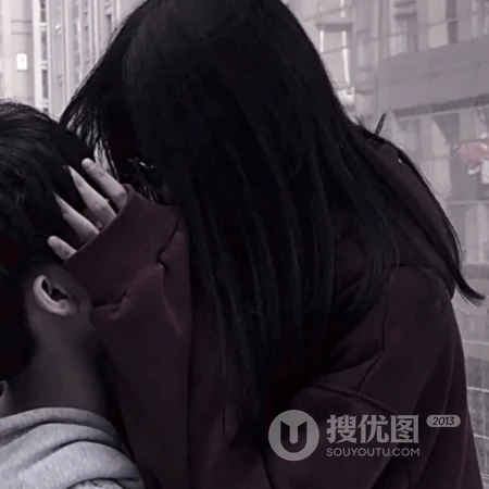 真人小情侣接吻自拍头像，男女生一人一半情侣头像