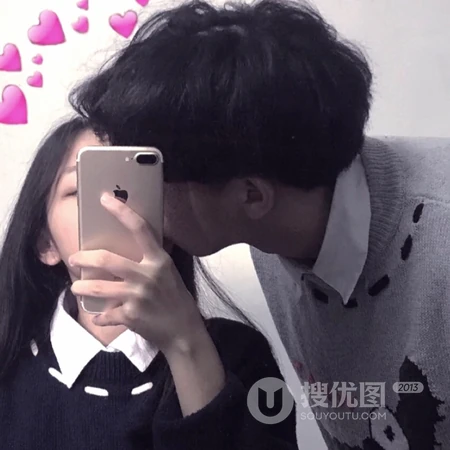 真人小情侣接吻自拍头像，男女生一人一半情侣头像