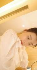 孙怡微博晒美照，笑眼弯弯穿公主袖上衣又甜又仙