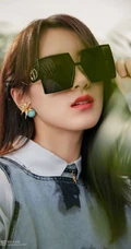 袁冰妍图片，清丽脱俗女生袁冰妍户外休闲装系列写真图片