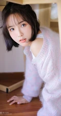 清秀可人有点甜，清澈眼神少女印花轻纱背心短裤室内写真集