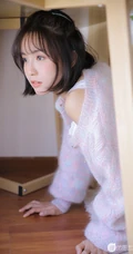 清秀可人有点甜，清澈眼神少女印花轻纱背心短裤室内写真集
