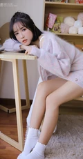 清秀可人有点甜，清澈眼神少女印花轻纱背心短裤室内写真集