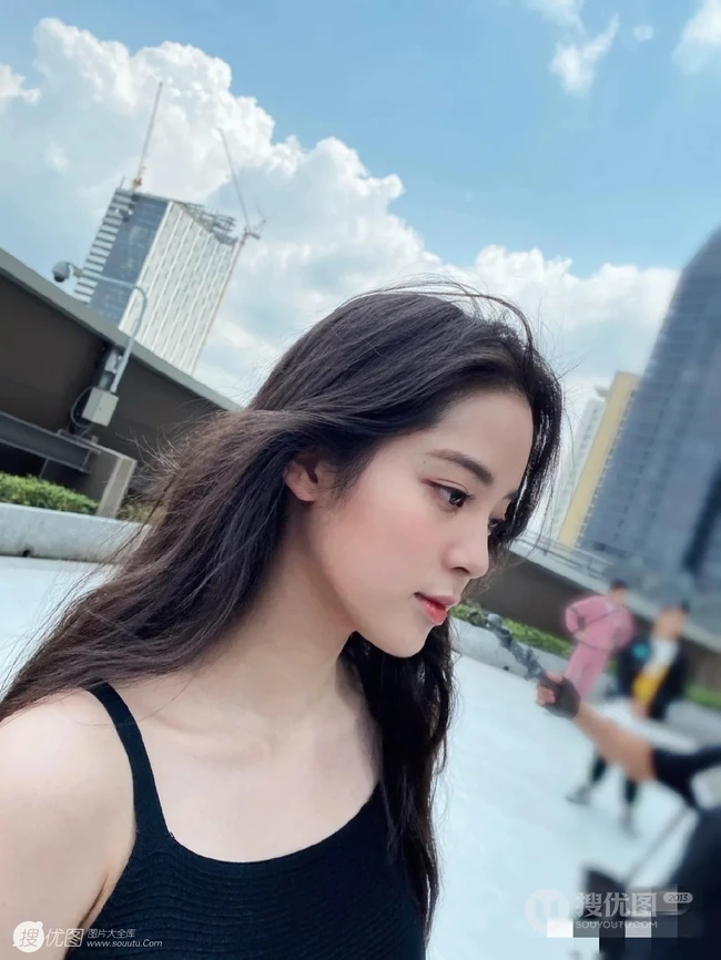 欧阳娜娜绿洲晒酷美，可爱，搞怪等各类自拍照图片