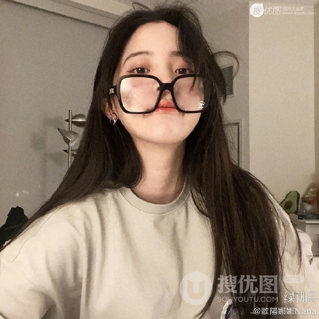 欧阳娜娜绿洲晒酷美，可爱，搞怪等各类自拍照图片