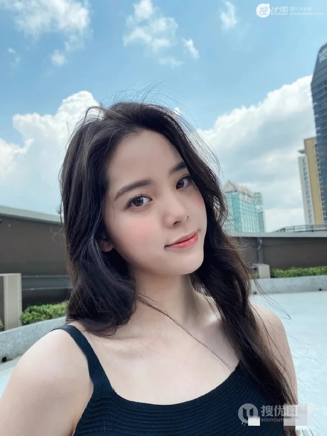 欧阳娜娜绿洲晒酷美，可爱，搞怪等各类自拍照图片