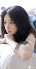 黑直长发大眼线条感纹身少女佳人无袖T恤短裤室内写真照片