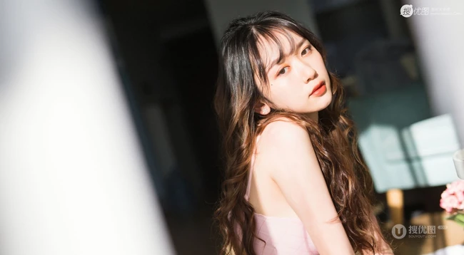 四川白皙清新辣妹晓琳温暖温馨慵懒唯美家居服室内写真图片