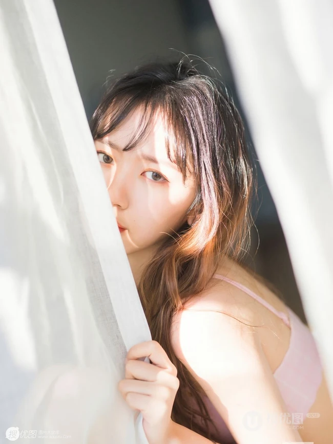 四川白皙清新辣妹晓琳温暖温馨慵懒唯美家居服室内写真图片