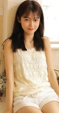 清新清新齐刘海长发少女肩带睡衣短裤腼腆室内写真集