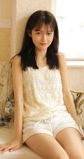 清新清新齐刘海长发少女肩带睡衣短裤腼腆室内写真集