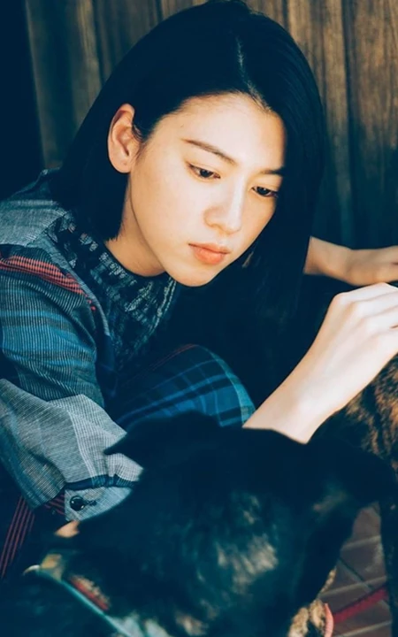 三吉彩花复古动人写真，生活照，享受惬意生活，体会百味人生
