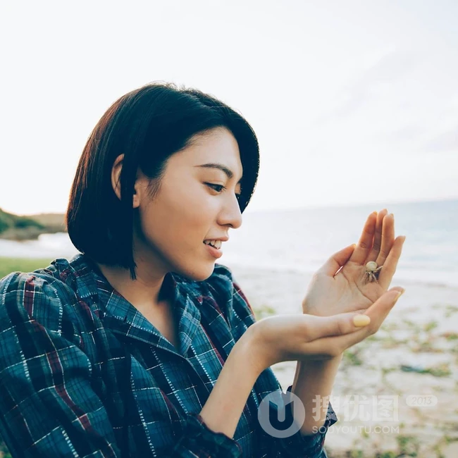 三吉彩花复古动人写真，生活照，享受惬意生活，体会百味人生