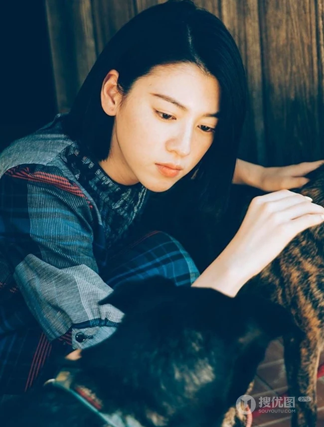 三吉彩花复古动人写真，生活照，享受惬意生活，体会百味人生