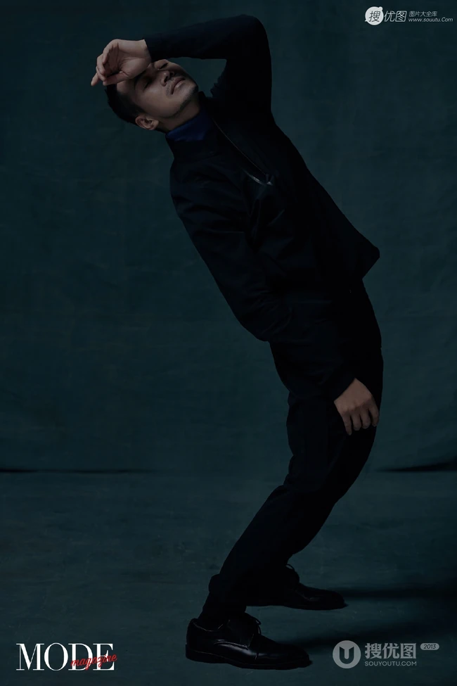 何晟铭胡子拉碴造型，搭配多套服饰，尽显硬朗个性杂志写真图片