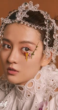 乔欣化身百花仙子登ELLEidol杂志写真，尽显少女风情，复古而浪漫