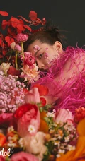 乔欣化身百花仙子登ELLEidol杂志写真，尽显少女风情，复古而浪漫