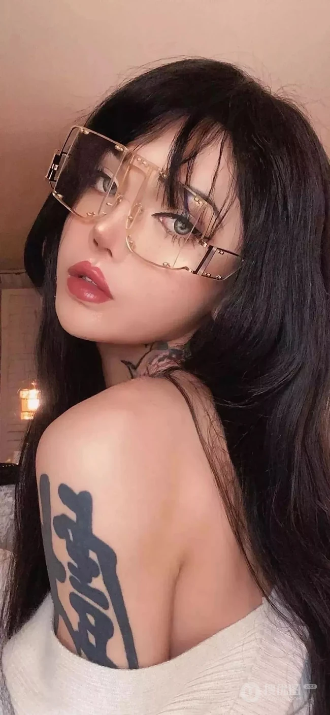 3月抖音热门美女，超性感腰线美女3月19日推荐手机壁纸