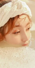 气质苗条线条感纹身女生大胆浴室沐浴洗泡泡浴气质写真图片