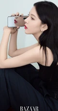 宋妍霏手机广告片，全黑肩带背心黑裤，演绎酷炫时尚与科技