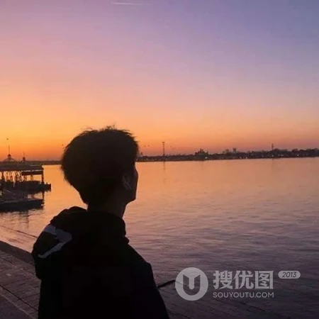 侧颜不露脸唯美意境暗系一左一右恩爱情侣配对头像图片