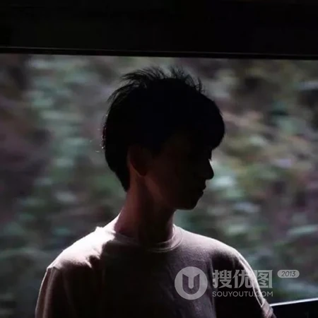 侧颜不露脸唯美意境暗系一左一右恩爱情侣配对头像图片