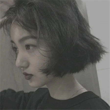 女生伤感黑白图片，超女生生气质女生半身照唯美伤感慵懒图片