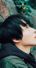春意盎然，日本男星山崎贤人春意户外街拍写真图片