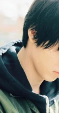 春意盎然，日本男星山崎贤人春意户外街拍写真图片