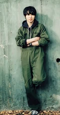 春意盎然，日本男星山崎贤人春意户外街拍写真图片