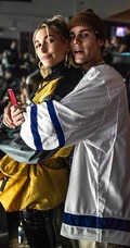 比伯夫妇晒大玩自拍搞怪不停恩爱照片及小视频
