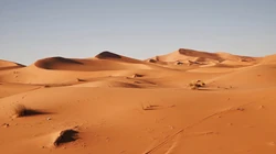 沙漠桌面图片，一望无际的沙漠一角景色场景桌面壁纸图片