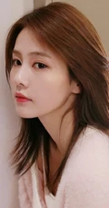 白鹿的粉色少女心，双眸如水，着粉色毛衣，少女心满满