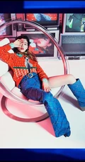 三吉彩花气质复古大胆艺术杂志写真，浓艳打扮，化身柔女生郎