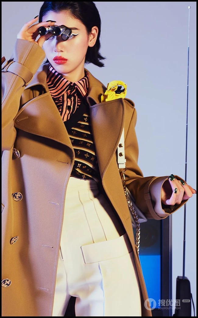 三吉彩花气质复古大胆艺术杂志写真，浓艳打扮，化身柔女生郎