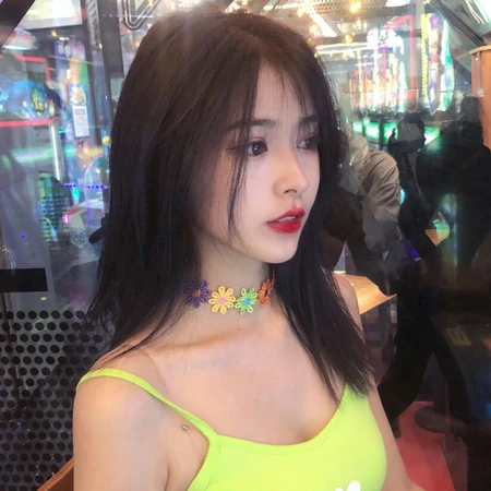 酷酷的长发气质女生高清头像3月25日推荐