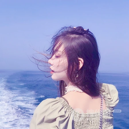 酷酷的长发气质女生高清头像3月25日推荐