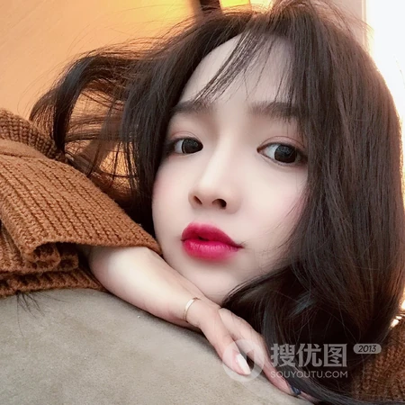 清纯长发酷酷的女生微信头像